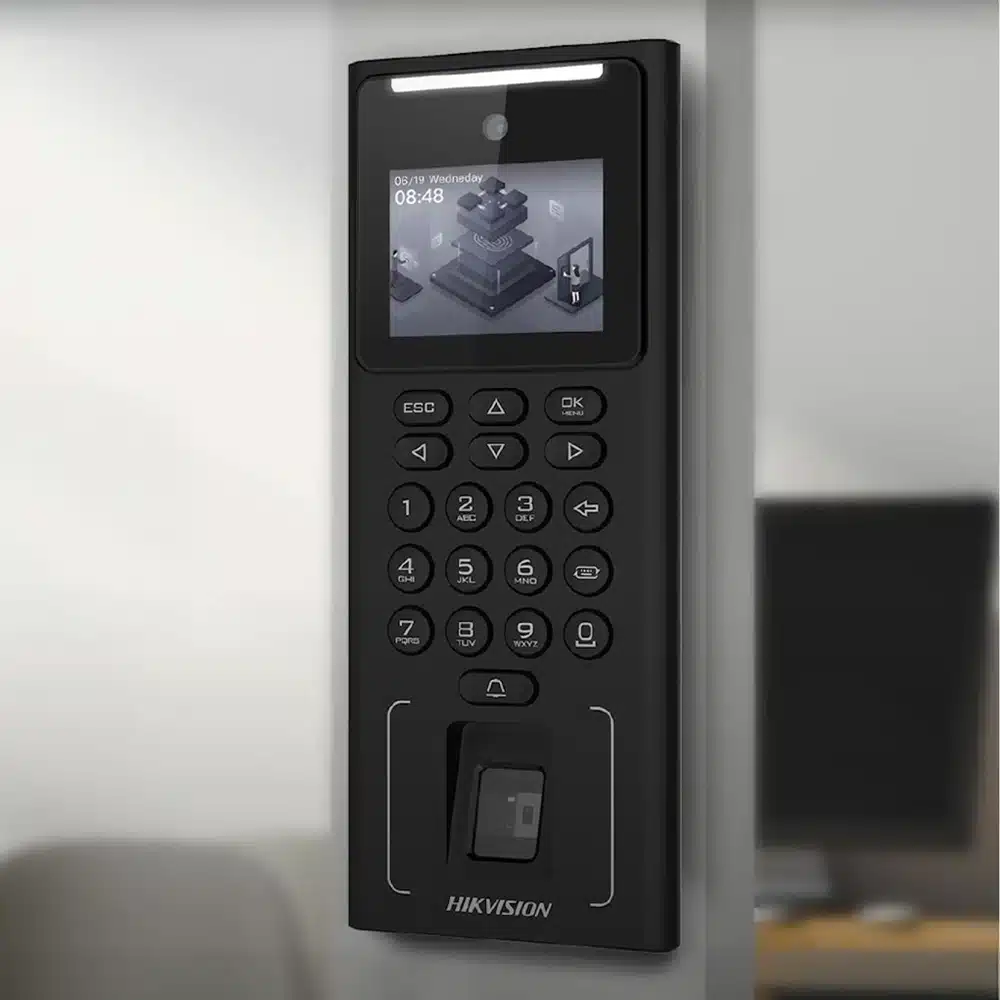 Thiết bị nhận diện khuôn mặt nhanh chóng với độ chính xác cao. Hỗ trợ nhiều phương thức xác thực