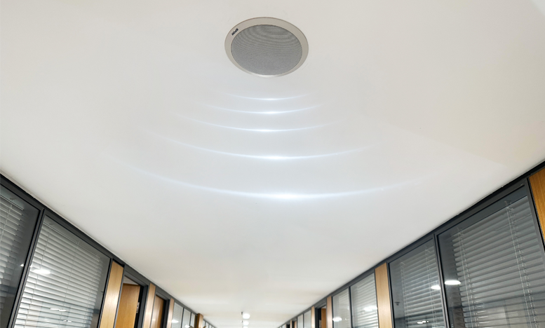 Loa NAC-131 sở hữu thiết kế mặt lưới tinh tế và sang trọng